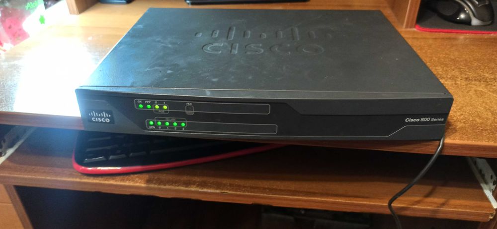 Маршрутизатор VPN Cisco 881