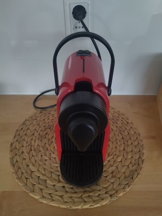 Máquina Café Nespresso Inissia Vermelha