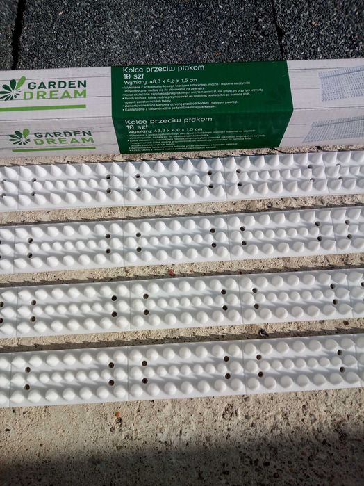 Plastikowe kolce przeciw ptakom