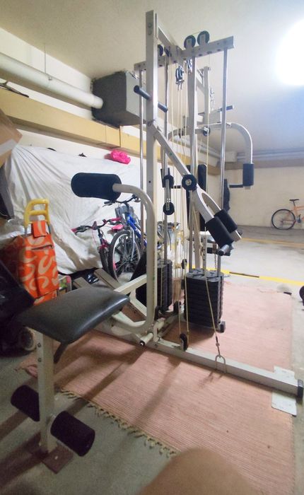 Máquina de musculação 32 funções