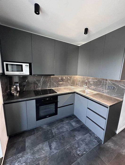 1-кімнатна квартира з ремонтом та меблями