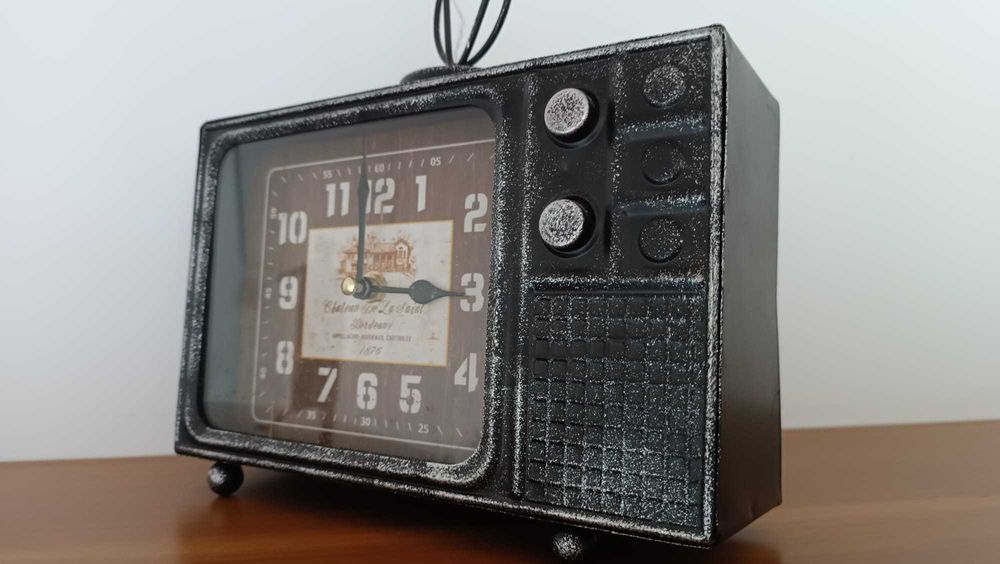 Relógio vintage funcionamento a pilhas