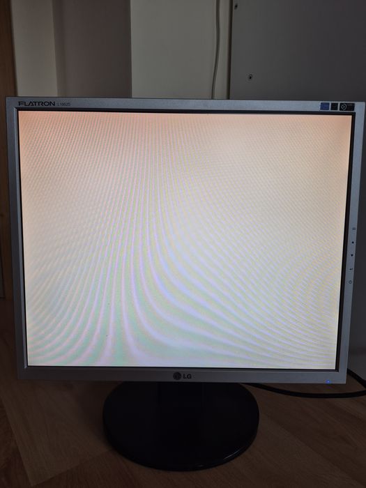 LG Flatron L1952s