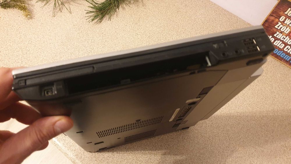SPRAWNY Laptop Dell Latitude E6410 i5 / ssd /8gb ddr
