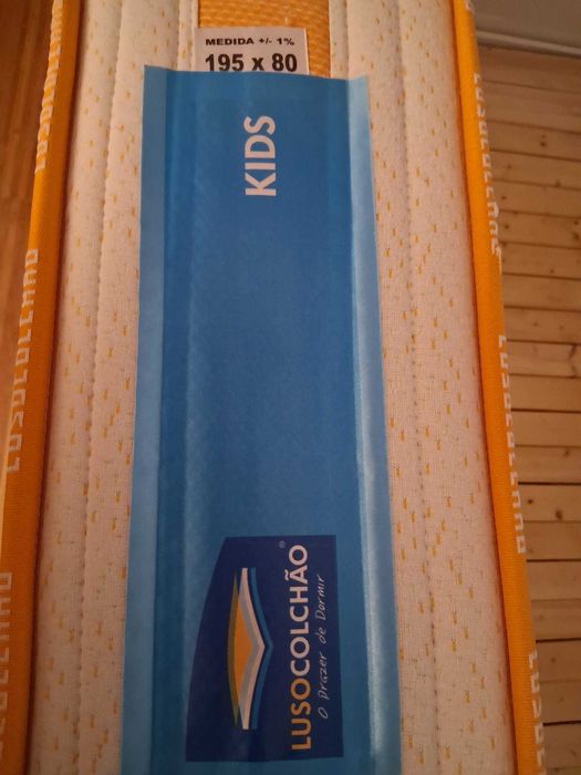 Cama de Solteiro com colchão de molas Lusocholchão