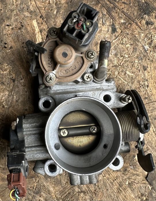 Дросельна заслінка в зборі Mitsubishi Colt V 1.3b