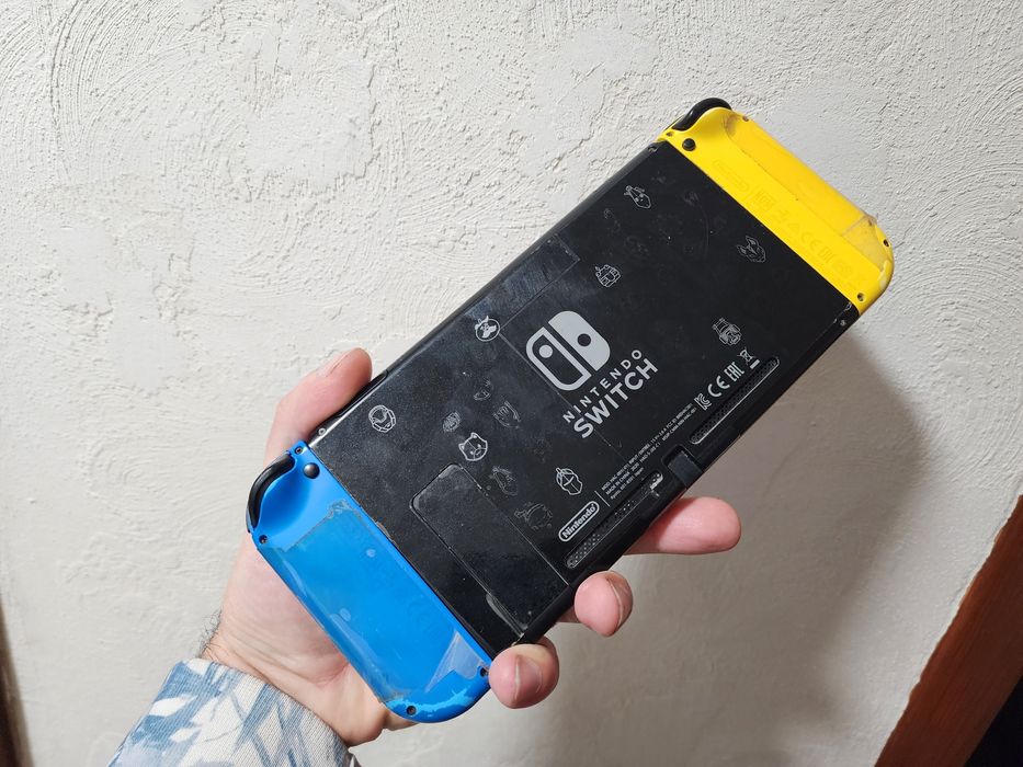 Nintendo Switch з комплектом та чохлом