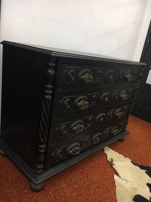 Cómoda madeira fresada