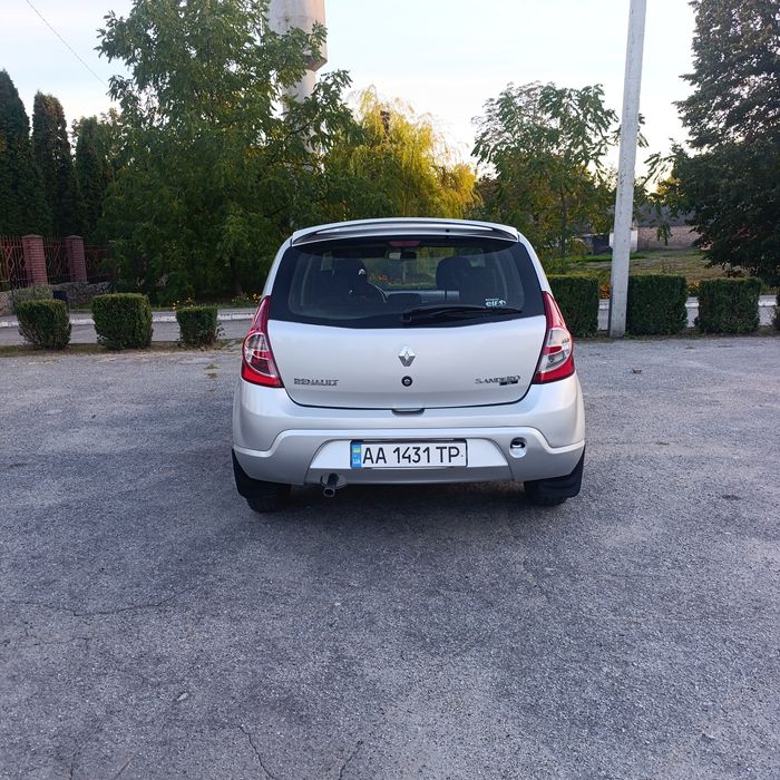 Продам Сандеро 2011р