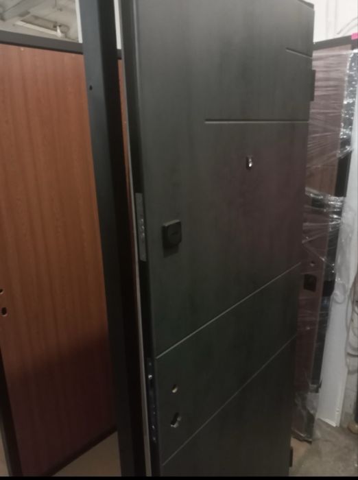 Продам нові двері.