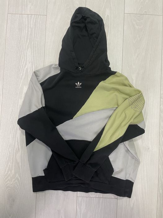Кофта adidas.