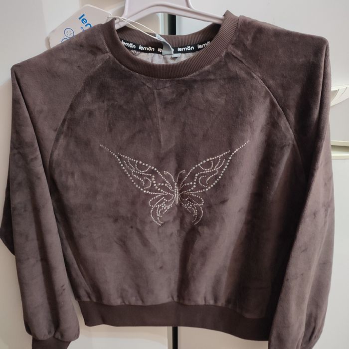 Нова кофта шоколадного кольору.