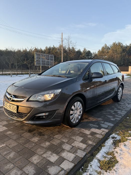 Opel astra j lift 1,6 cdti hak klima