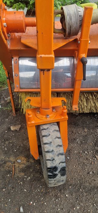 Szczotka, zamiatarka do traktora hydrauliczna tuż