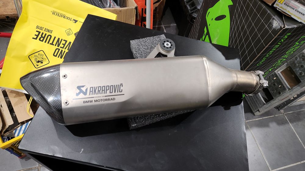 Escape Akrapovic BMWS1000XR 2025