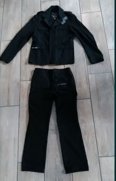 Garnitur Reporter 122 cm super stan