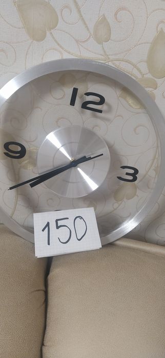 Годинники на стіну кварцові