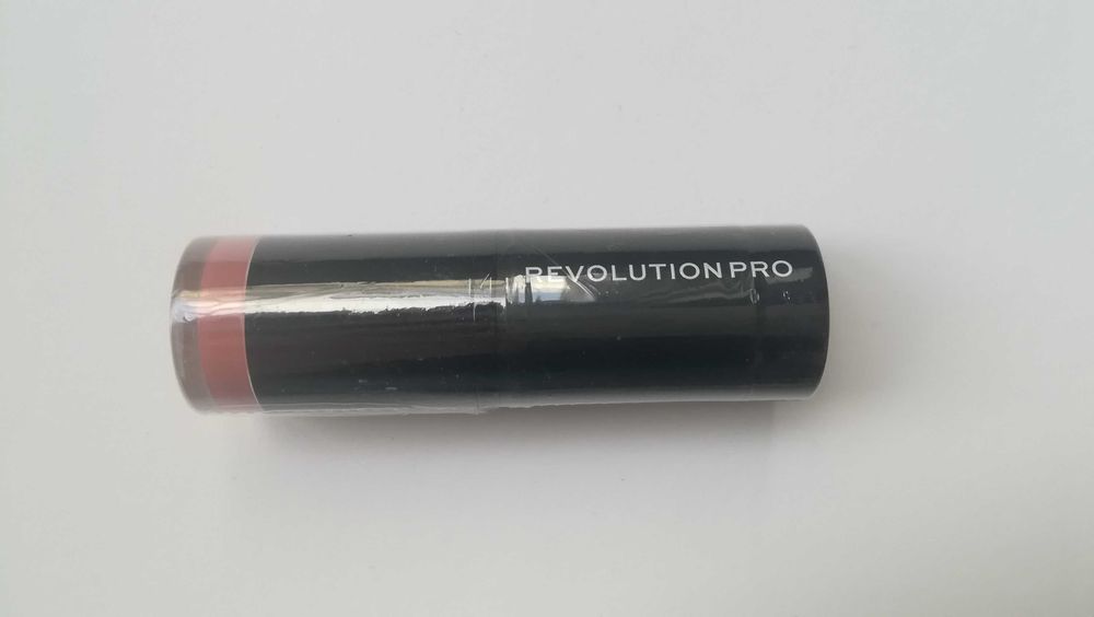Batom NUDE Revolution Pro Lipstick bare 112 sooner or later - NOVO
