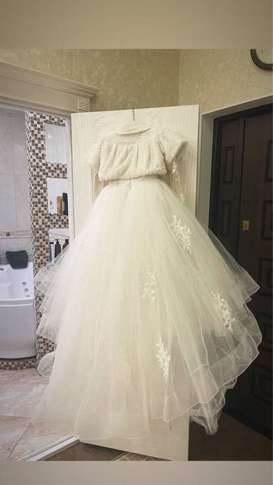 Продам платье на девочку выпускное