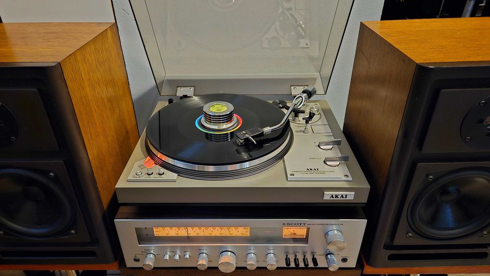 Gramofon AKAI AP-206C z oryginalną igłą
