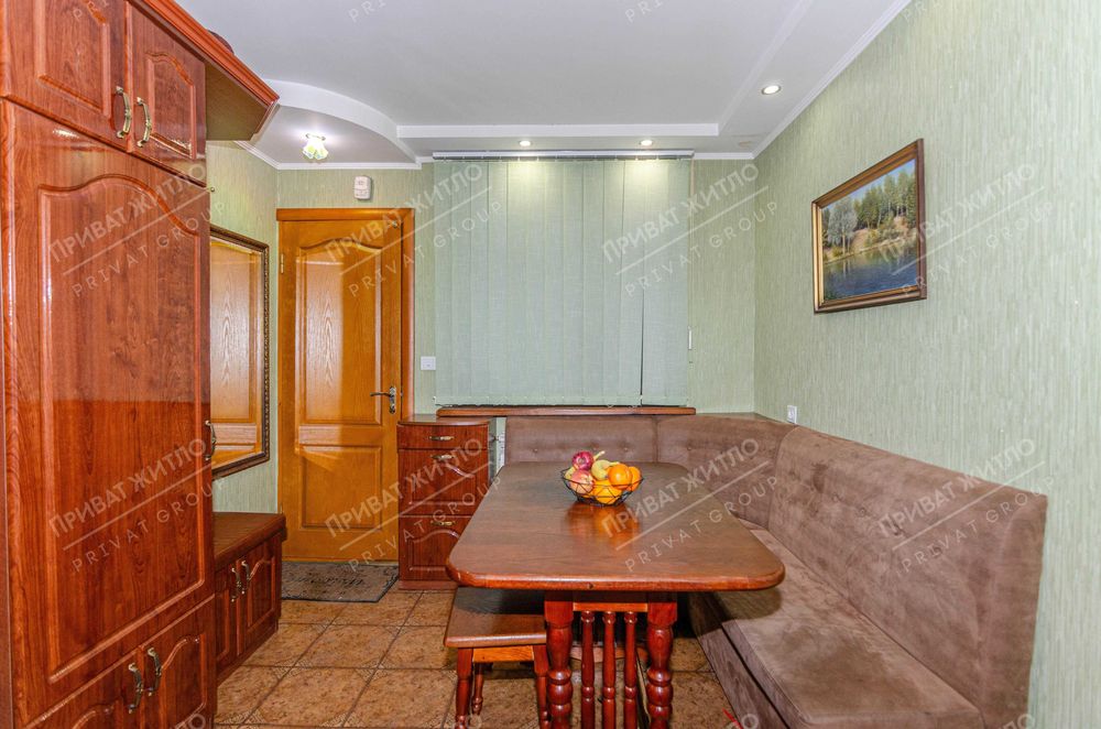 Квартира в цегляному будинку 44м2 з окремим входом!