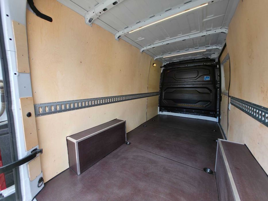 Zabudowa zabezpieczenie ze sklejki Renault Master van