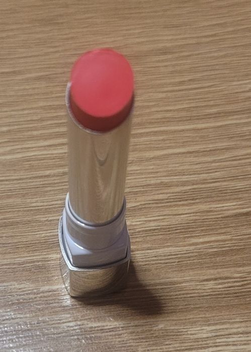 Szminka z serum Refreshing Petal