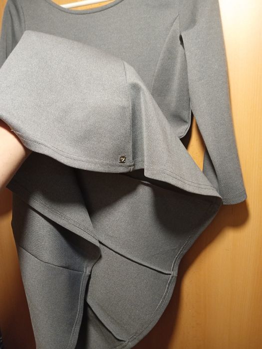 Szara rozkloszowana sukienka