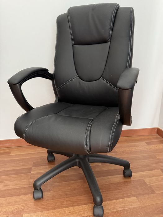 Cadeira de Escritório Executiva Pele Preta