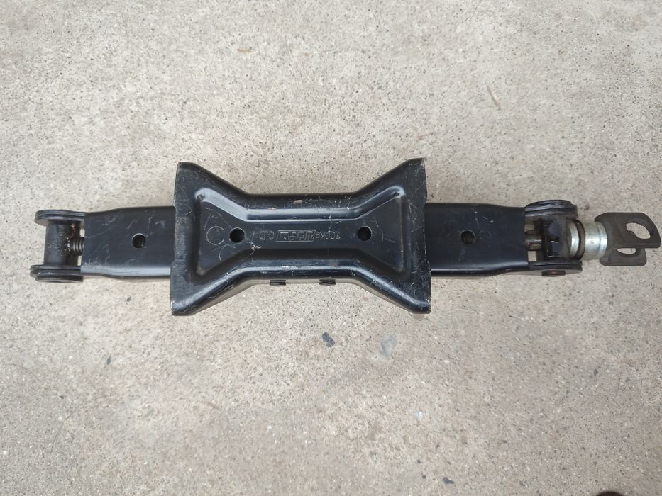 Домкрат Toyota Yaris тойота яріс