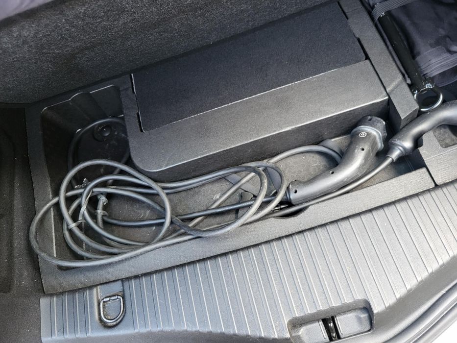 Renault Megane E-tech Plug - in hybrid 12/2021
