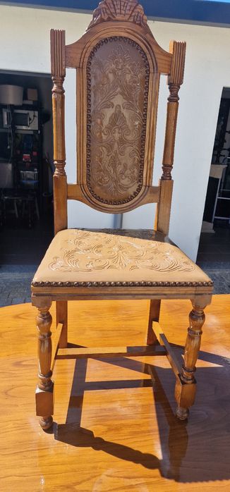 Tenho 2 camas maciças  e mesa e cadeiras  santa marinha Zêzere  Baião