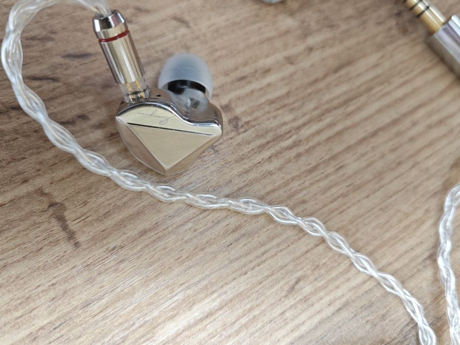 Наушники Cayin Fantasy + кабель XINHS 18G  8-ядерный из серебра.