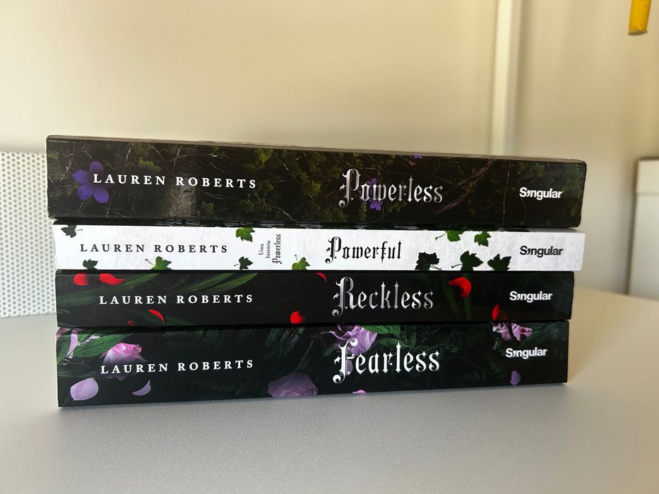 Livros - Coleção Powerless, Lauren Roberts