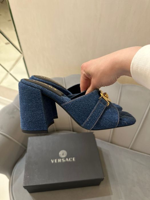 Нові оригінальні шльопанці Versace