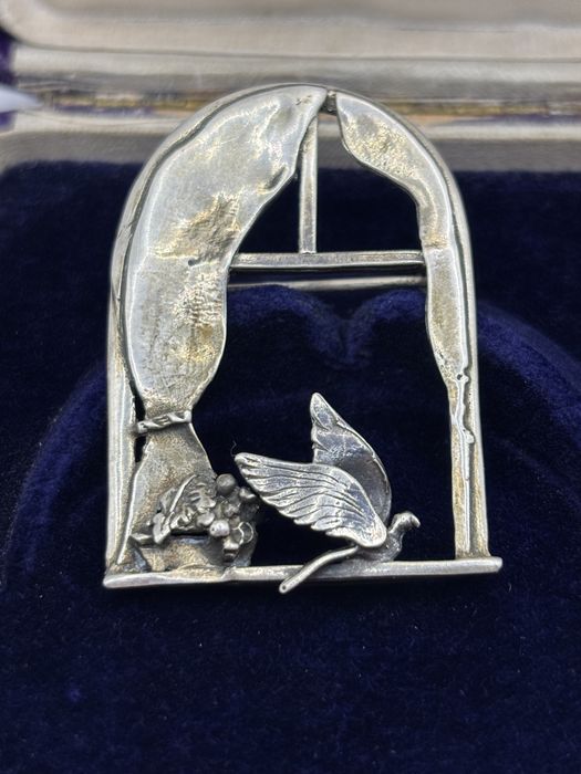 Broszka okienko 2051