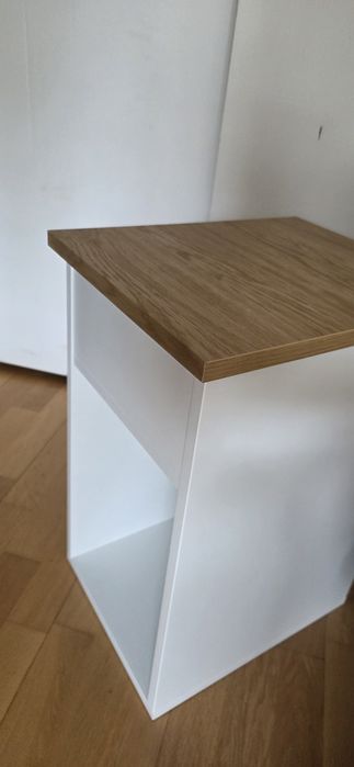 SKRUVBY mesinha de cabeceira branca
Side table, white,