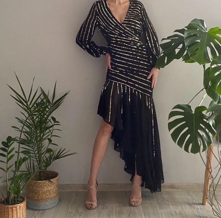 Bogato zdobiona cekinowa sukienka koktajlowa maxi asymetryczna