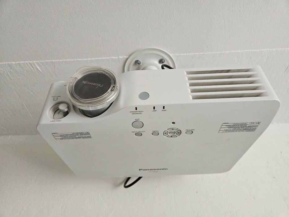 Panasonic projektor PT-AX200E używany