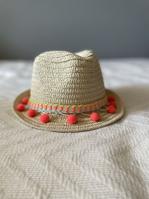 Chapéu de palha de menina