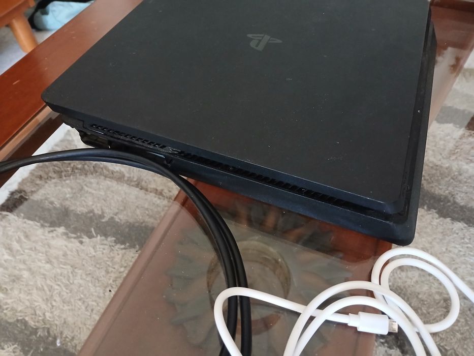 Playstation 4 com 10 jogos e 2 comandos