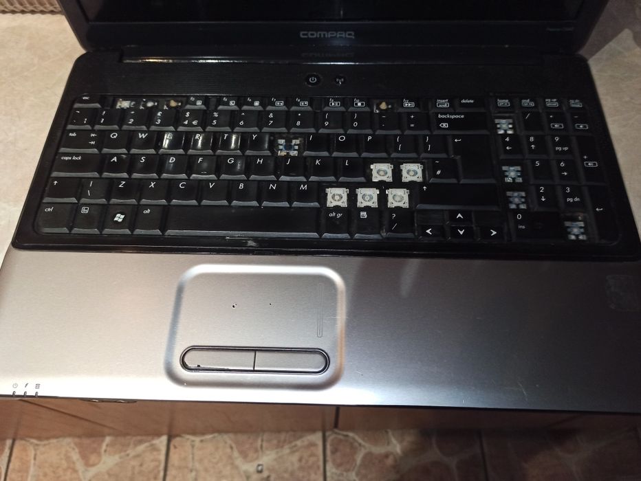 Sprzedam dwa stare laptopa HP Windows 7 i laptopa Dell