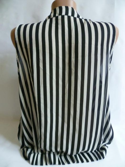 Блузка с вырезанными плечами чёрно-белая полоска Forever 21. Размер S.