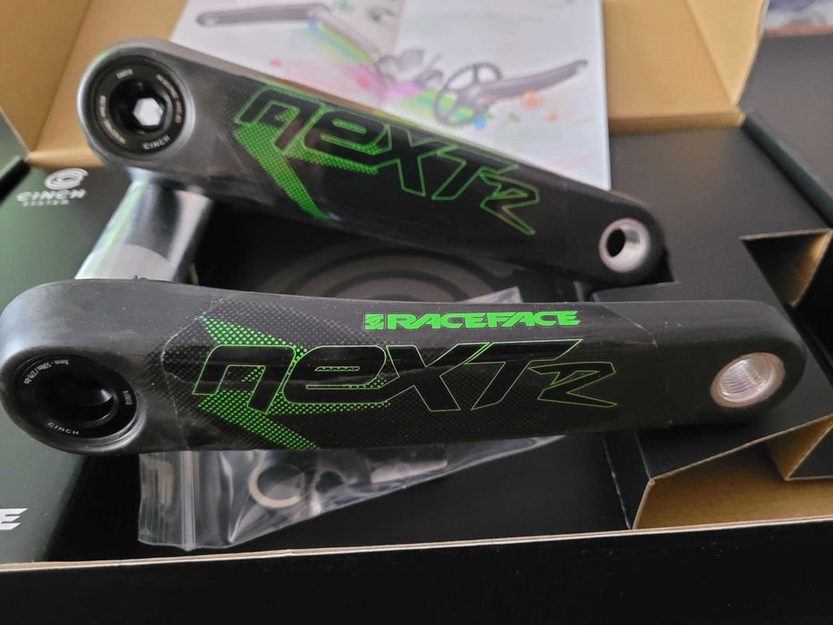 Korba Race Face Next R,karbon,175mm,czarna ,zielony nadruk,NOWA