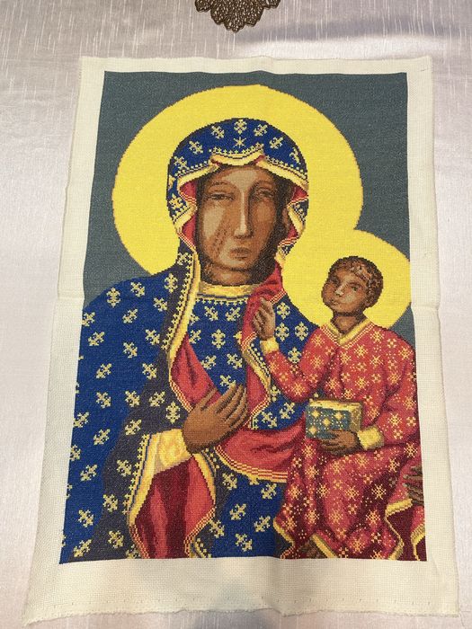 Matka Boska wyszywana haftem krzyżykowym