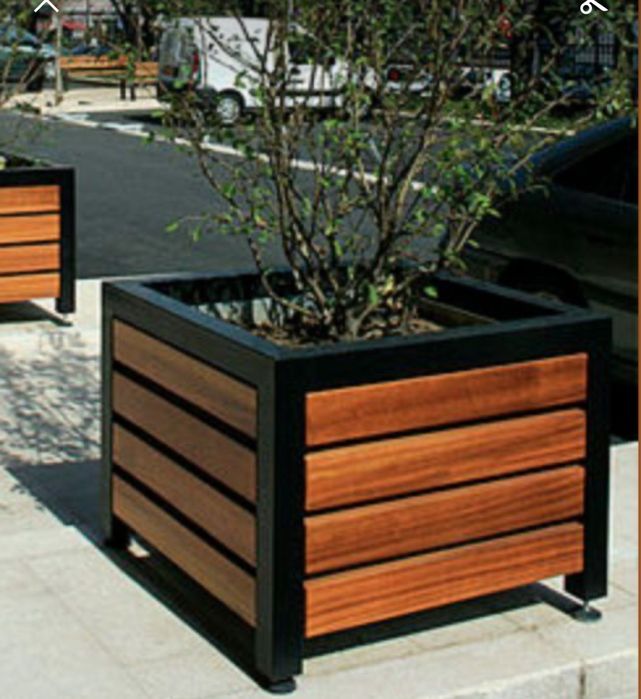 Вазон металево-деревʼяний