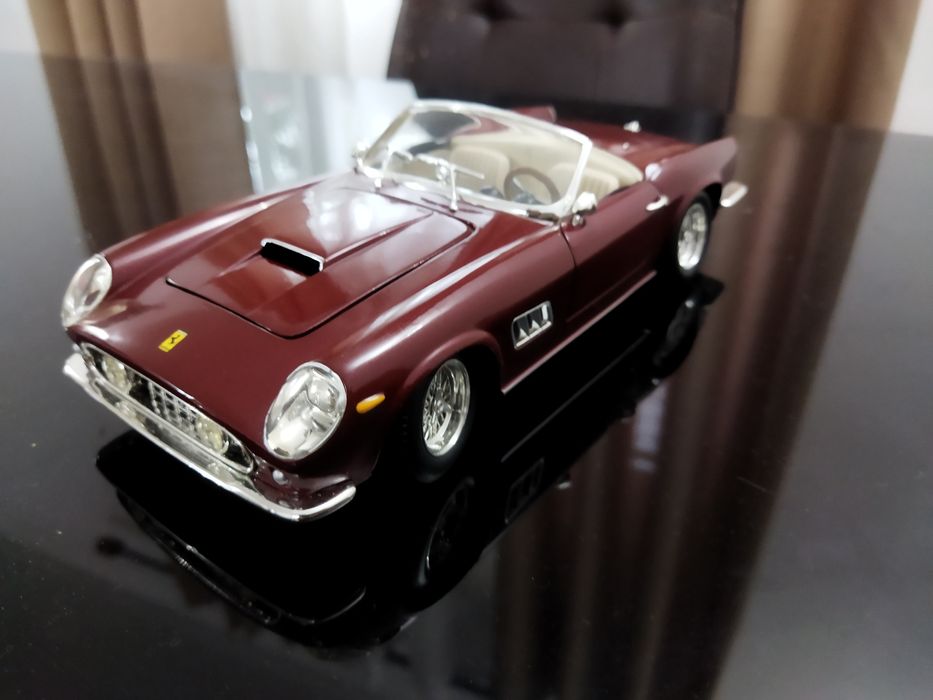 Ferrari 250 GT Califórnia Spider Hot wheels