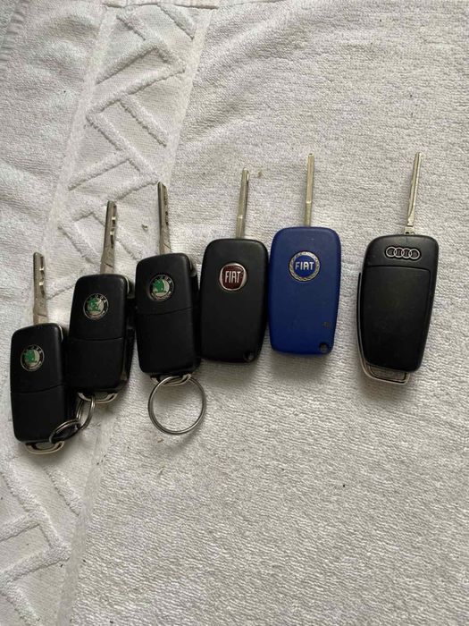 Автоключи, ключи,Продам оригінальні ключі до автомобіля ключ з чіпами.Викидний ключ
