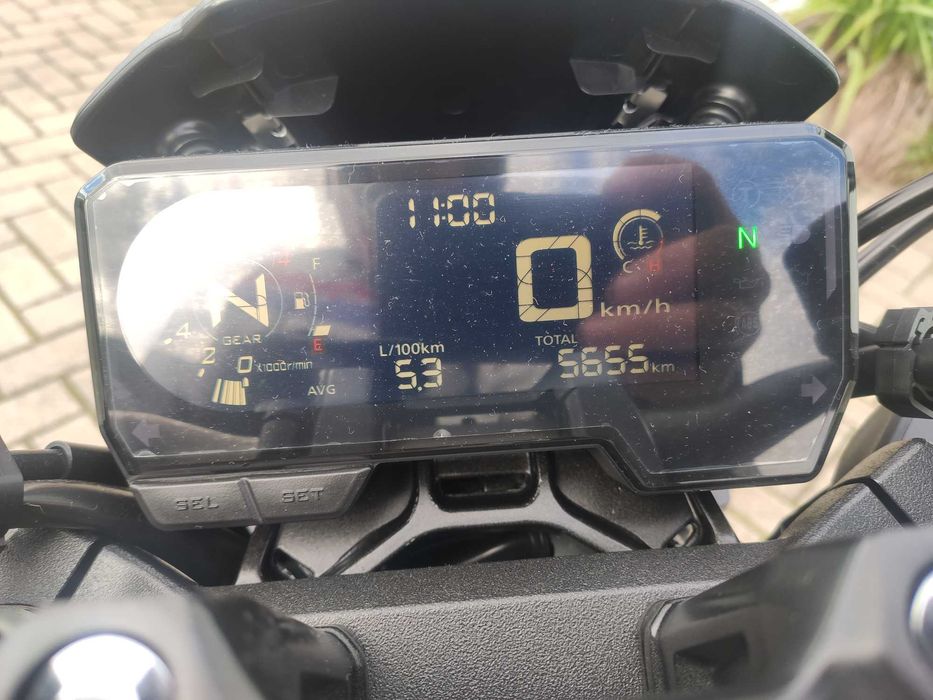 Honda cb650r 6000km 1300€ de extras