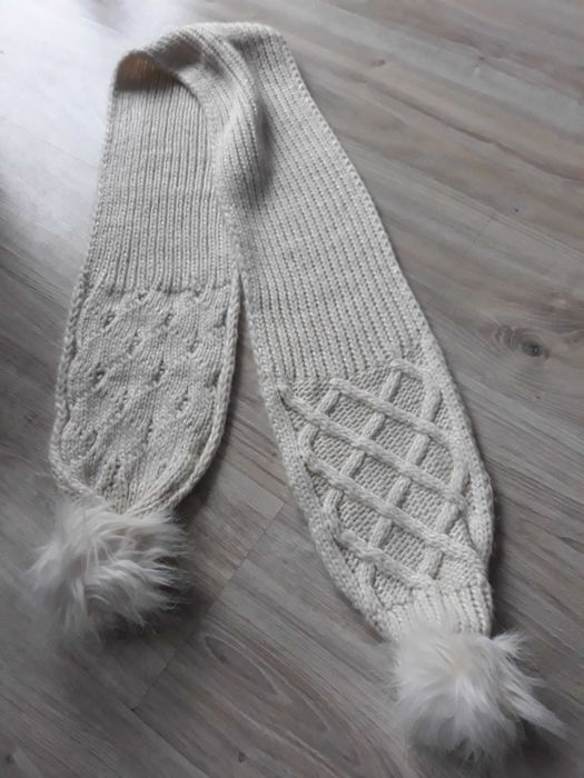nowy szal wełniany pompony